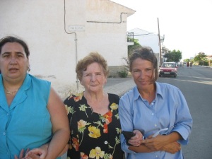 Von links: Reina aus Abla, Tante Dolores Gomez und die Reporterin